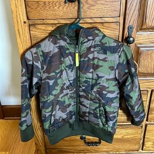 Camo/green 2 sided reversible Northface kids size 6 (XS) Coat